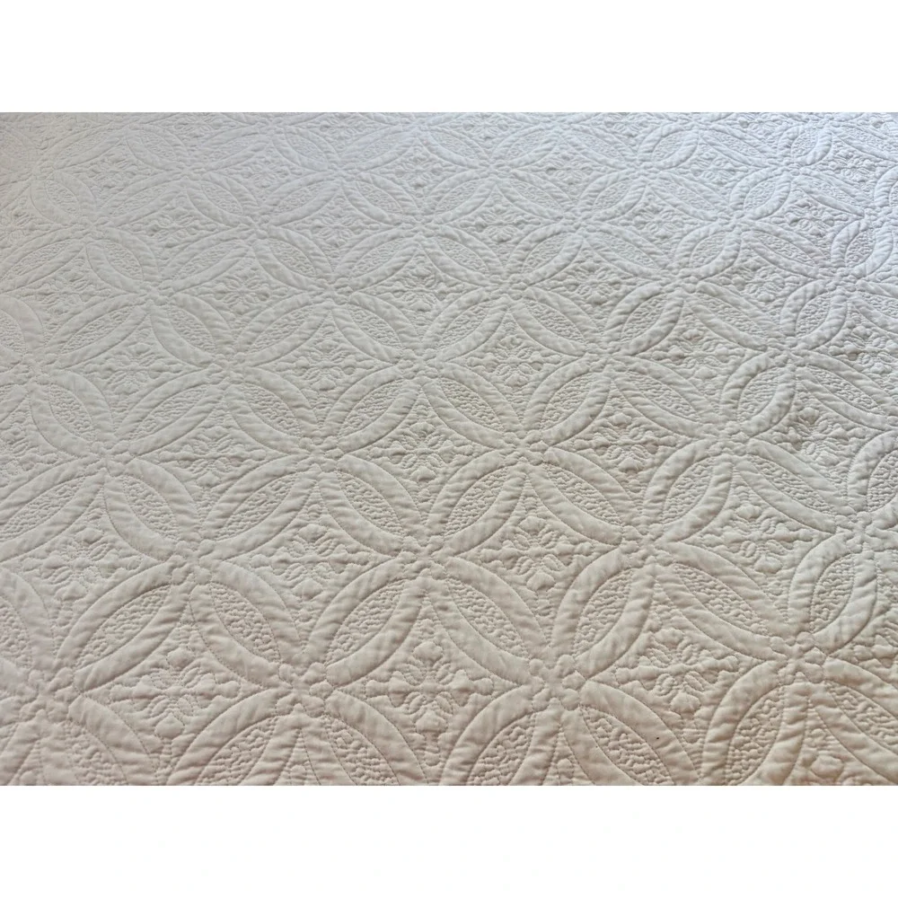 Vintage Queen Classics by Eileen West Cream Matelasse Quilt Coverlet Bedspread